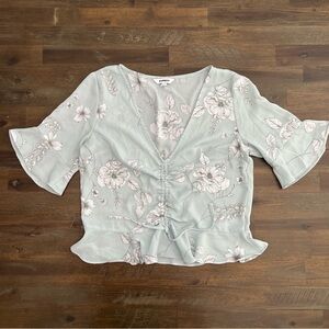 ✅Express light green/blue floral blouse. Excellent used condition